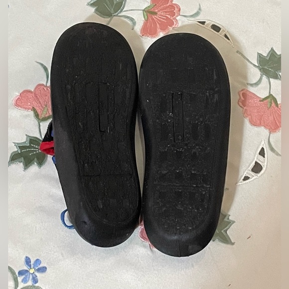 Oshkosh B’gosh Aquatic Water shoes - Picture 6 of 6